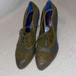 Poetic license unique heels